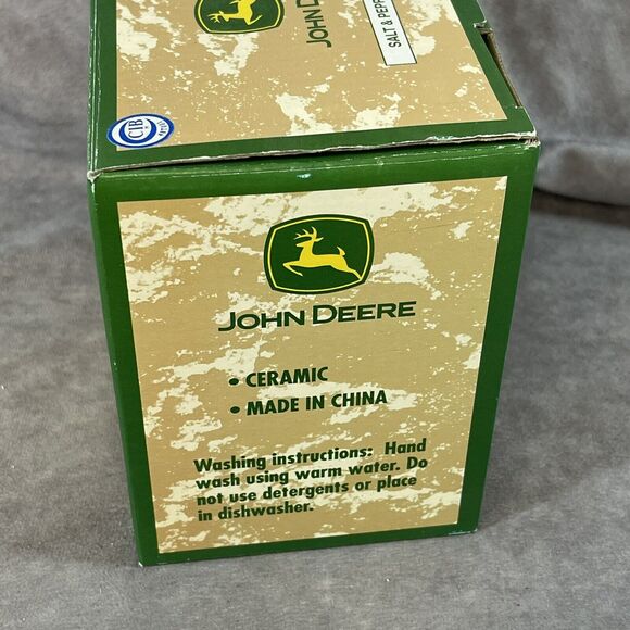 vintage john deere Tractor salt and pepper shakers New In Box - Picture 5 of 6